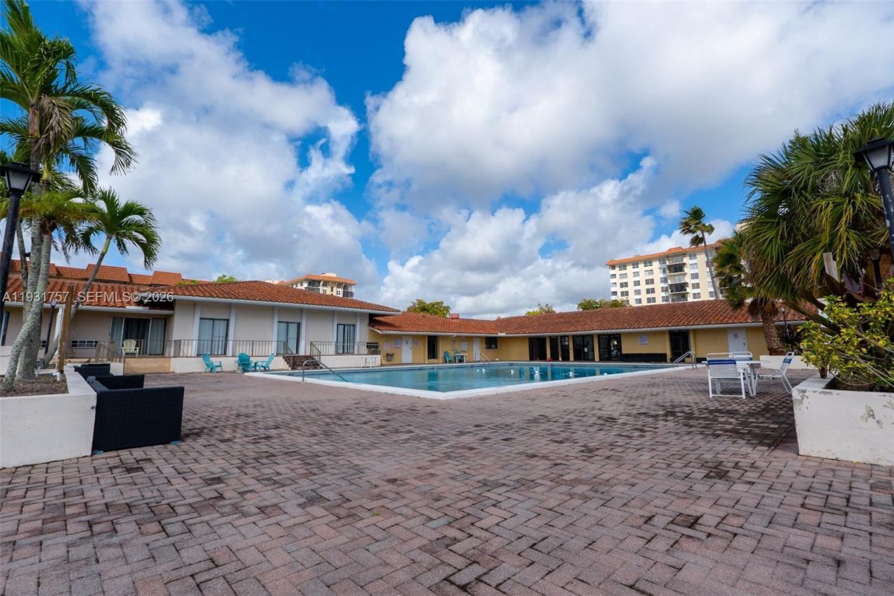 4158 Inverrary Dr, Unit 409, Lauderhill, FL 33319 Photo