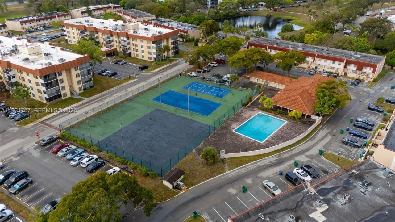 4158 Inverrary Dr, Unit 409, Lauderhill, FL 33319 Photo