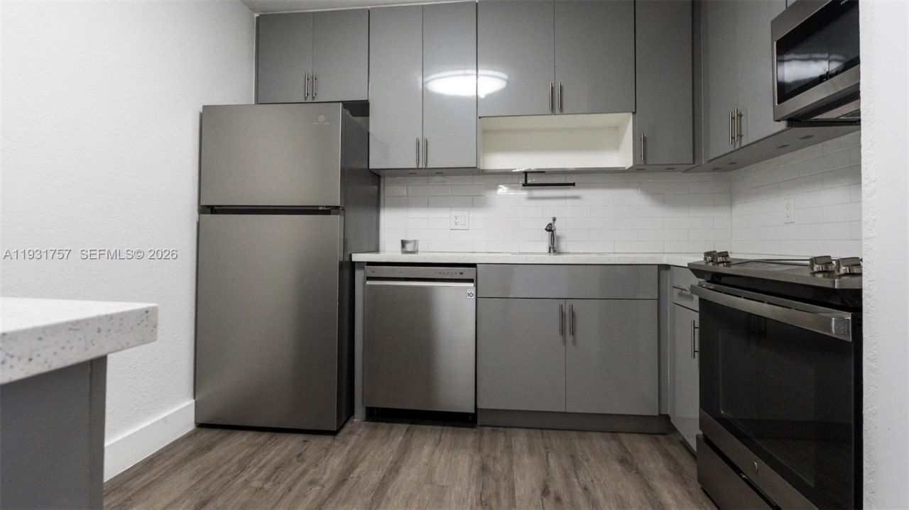 4158 Inverrary Dr, Unit 409, Lauderhill, FL 33319 Photo