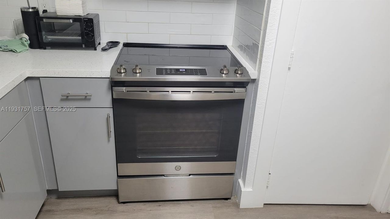 4158 Inverrary Dr, Unit 409, Lauderhill, FL 33319 Photo