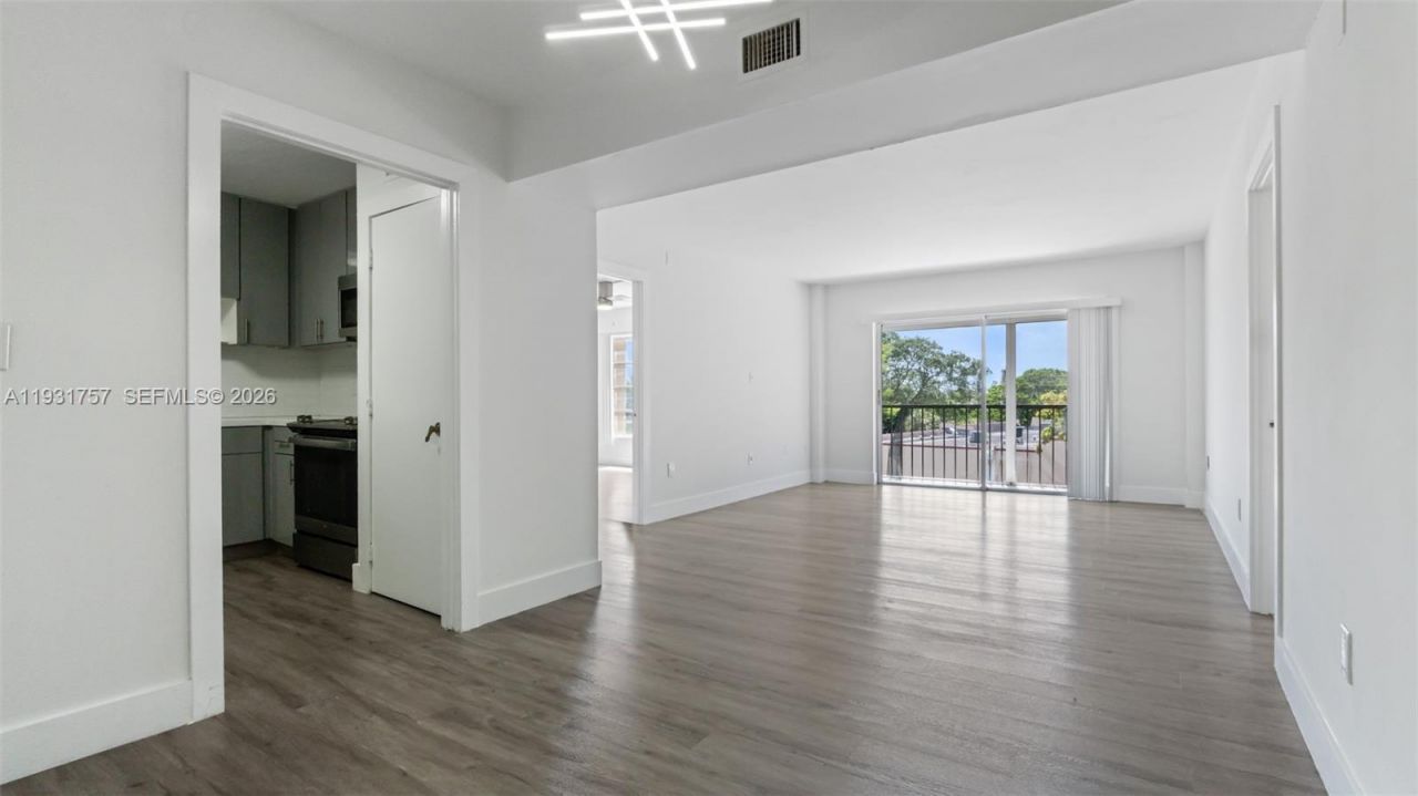 4158 Inverrary Dr, Unit 409, Lauderhill, FL 33319 Photo