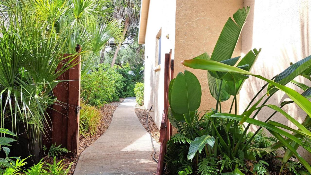 2377 Burton Lane, Sarasota, FL 34239 Photo
