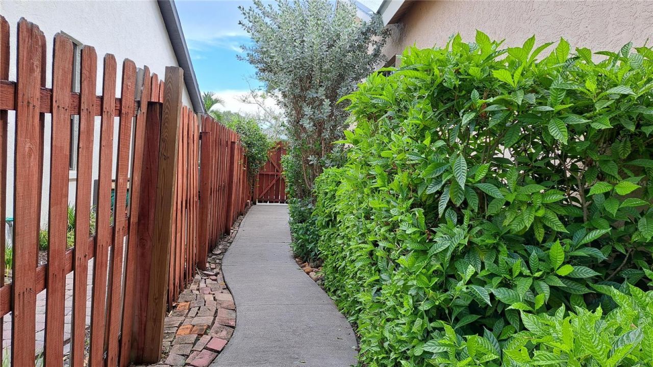 2377 Burton Lane, Sarasota, FL 34239 Photo