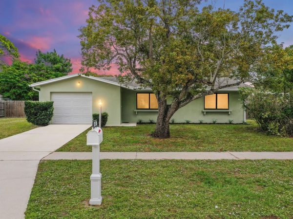 435 NE Solida Circle, Port St. Lucie, FL 34953