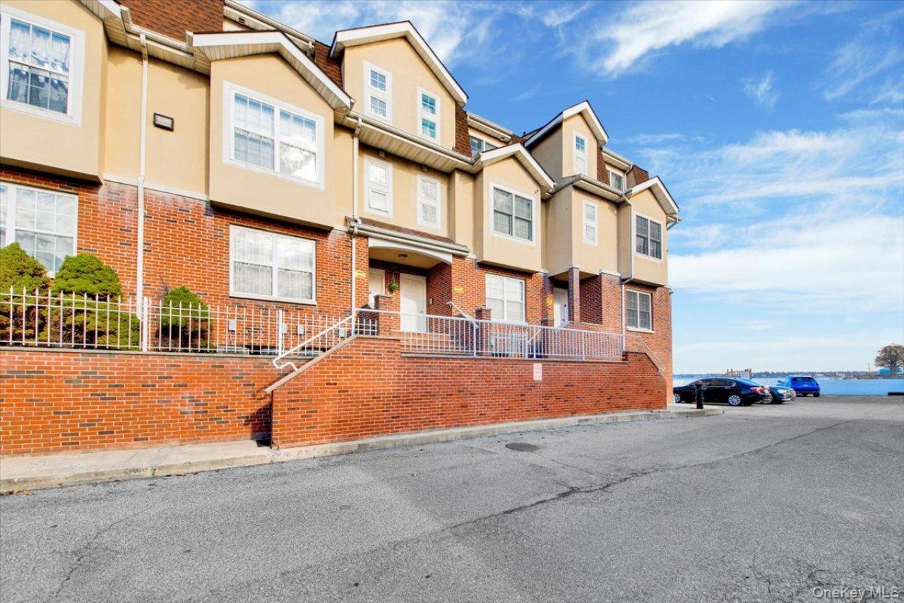 1 Patricia Lane, Unit 403, Bronx, NY 10465 Main Photo