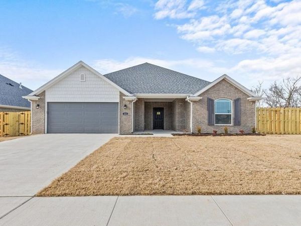 1109 Calla Lily Avenue, Lowell, AR 72745