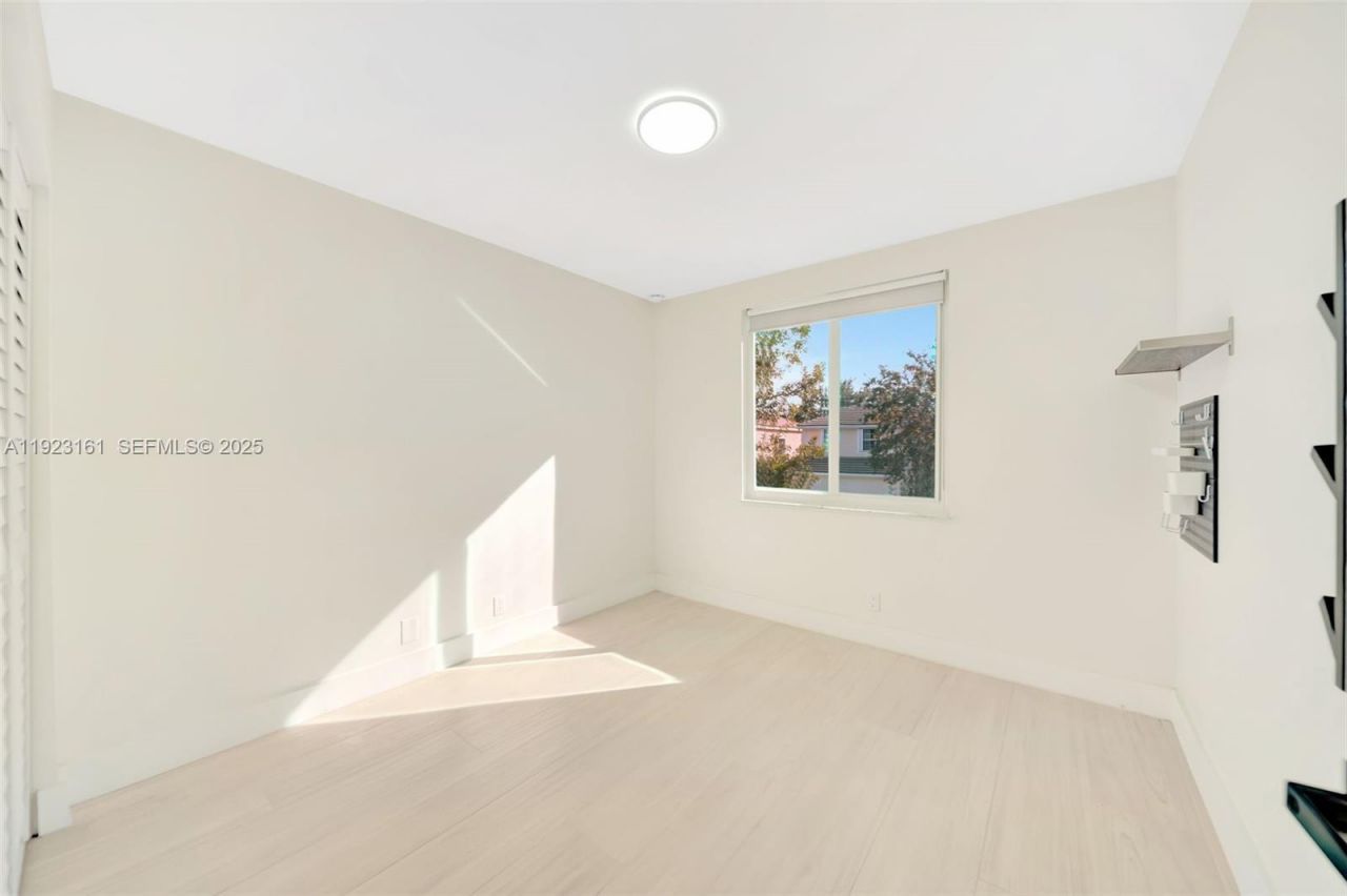 322 Lake Crest Ct , Weston, FL 33326 Photo