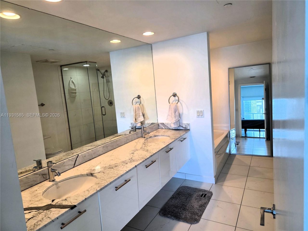 500 Brickell Ave, Unit 3105, Miami, FL 33131 Photo