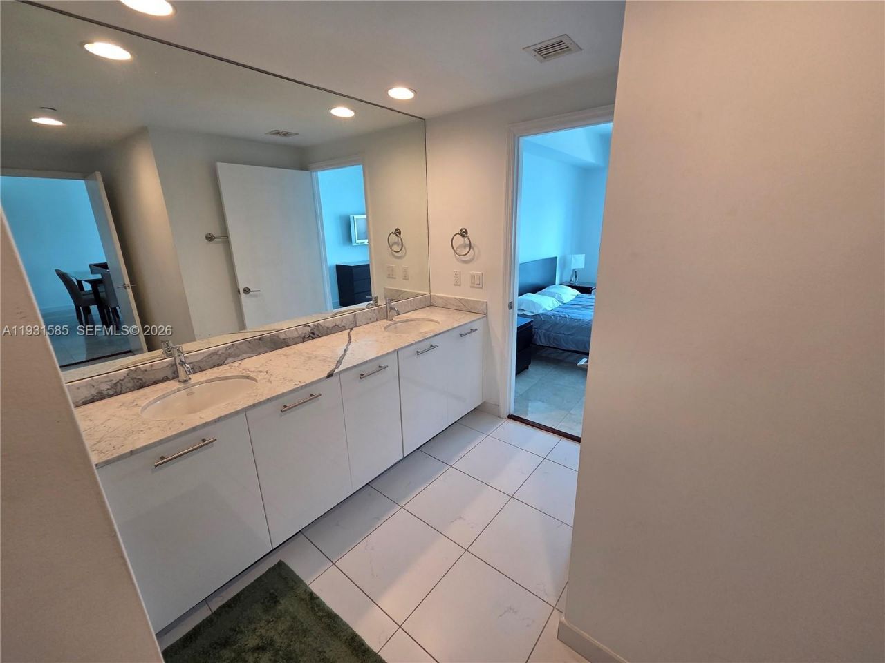 500 Brickell Ave, Unit 3105, Miami, FL 33131 Photo