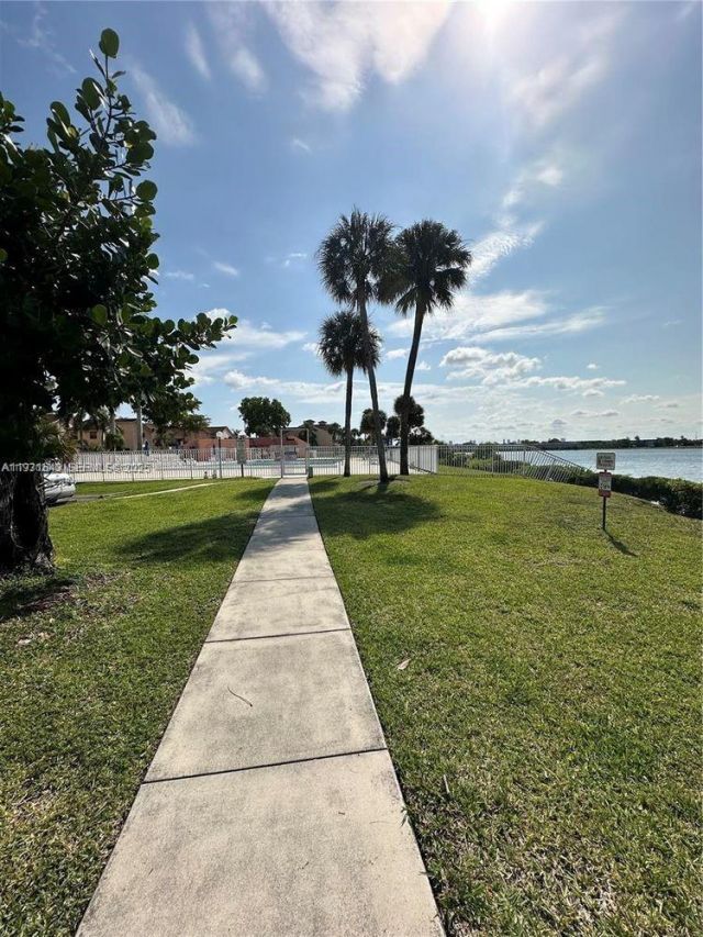 20860 San Simeon Way, Unit 302-6, Miami, FL 33179 Photo