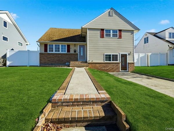 123 S Fordham Road, Hicksville, NY 11801