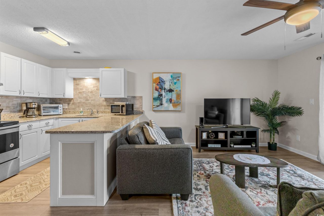 1890 Colony Dr. Photo 7