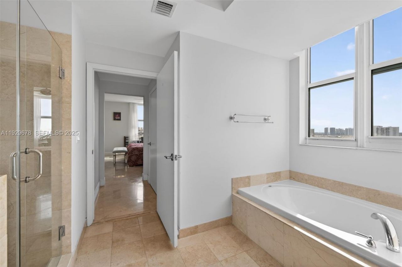 3330 NE 190th St, Unit 1519, Aventura, FL 33180 Photo