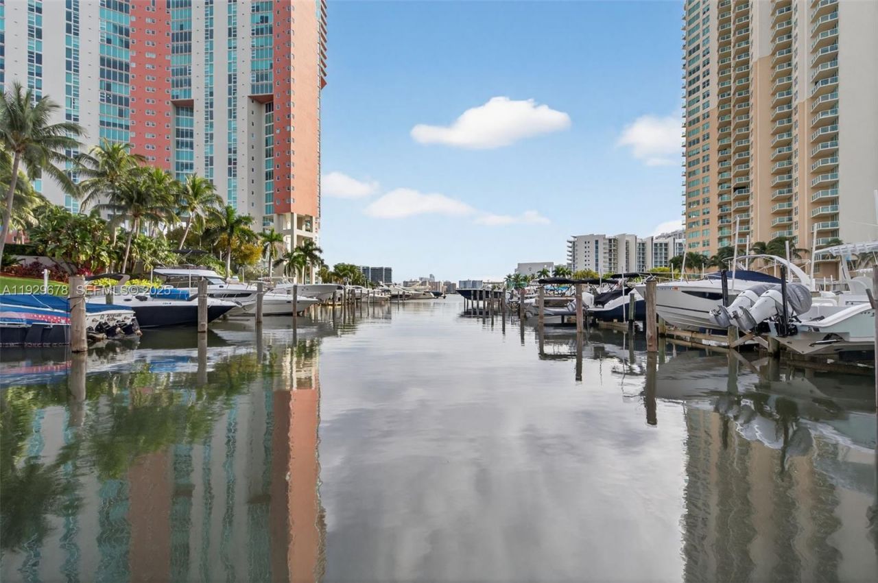 3330 NE 190th St, Unit 1519, Aventura, FL 33180 Photo