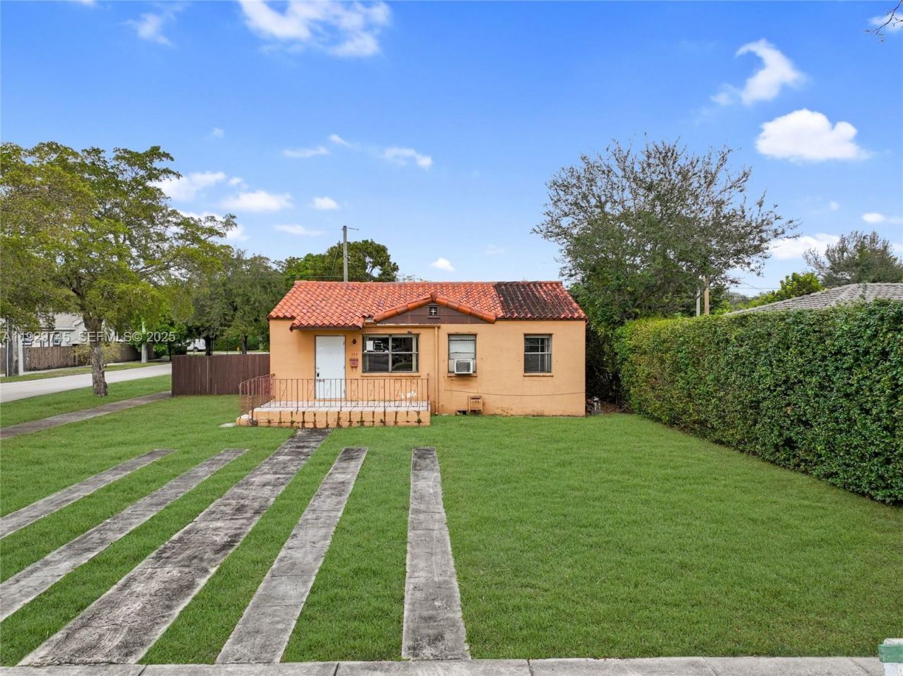 389 Lafayette Dr, Miami Springs, FL 33166 Main Photo