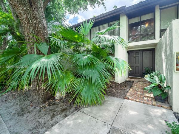 19212 NE 25th Ave, Unit 283D, Miami, FL 33180