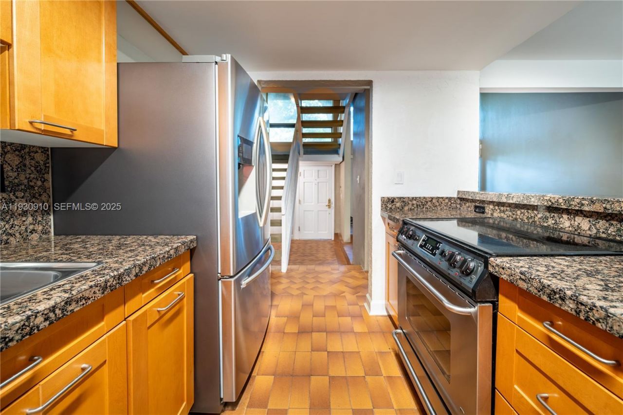 19212 NE 25th Ave, Unit 283D, Miami, FL 33180 Photo