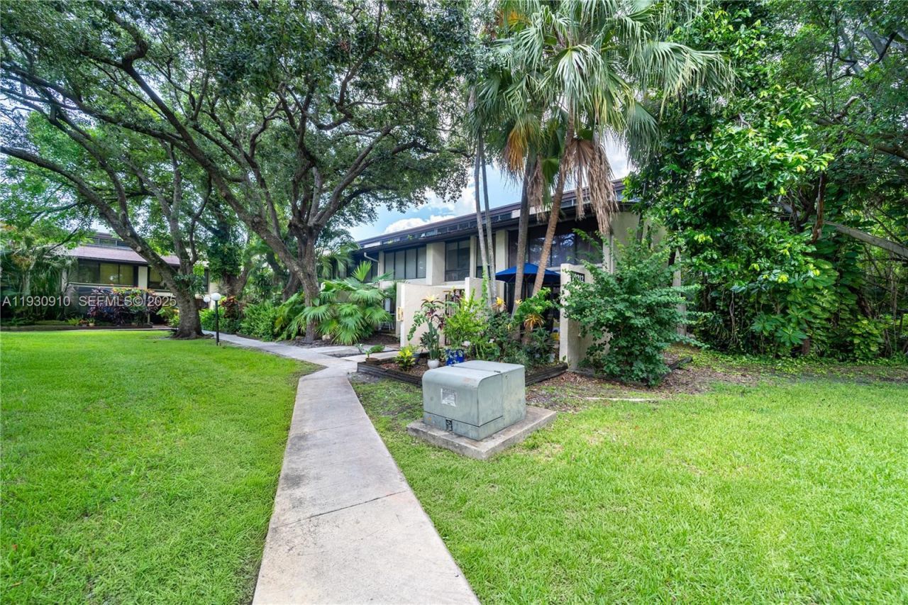 19212 NE 25th Ave, Unit 283D, Miami, FL 33180 Photo