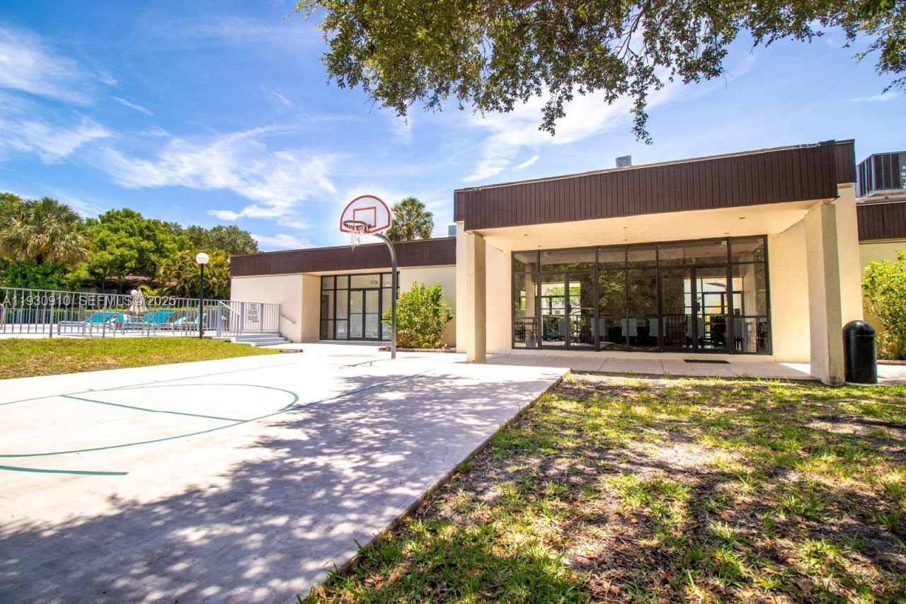 19212 NE 25th Ave, Unit 283D, Miami, FL 33180 Photo