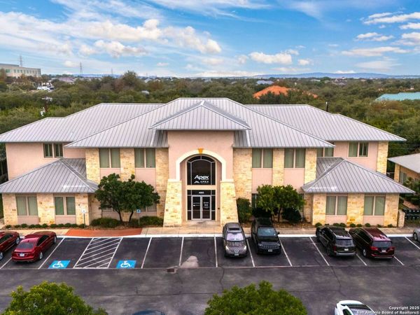 4085 De Zavala, Shavano Park, TX 78249