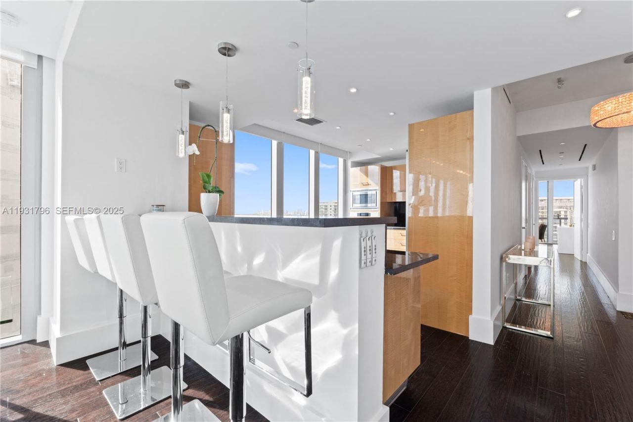 6799 Collins Ave, Unit 1005, Miami Beach, FL 33141 Photo