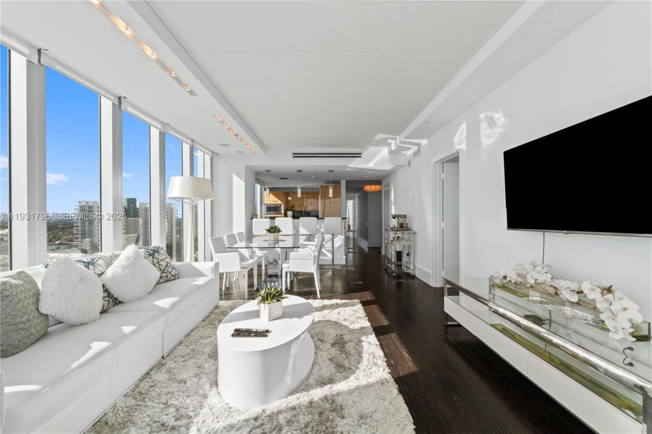 6799 Collins Ave, Unit 1005, Miami Beach, FL 33141 Photo