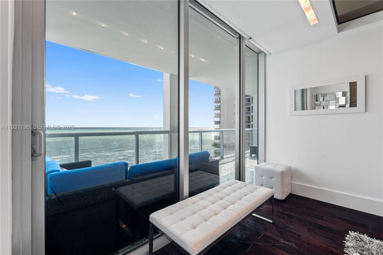 6799 Collins Ave, Unit 1005, Miami Beach, FL 33141 Photo