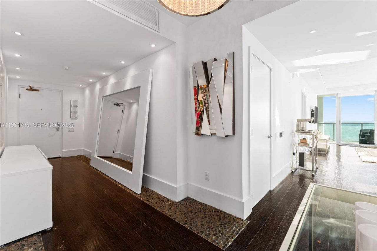 6799 Collins Ave, Unit 1005, Miami Beach, FL 33141 Photo