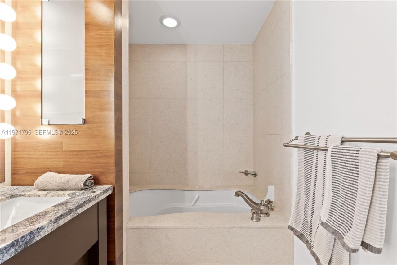 6799 Collins Ave, Unit 1005, Miami Beach, FL 33141 Photo