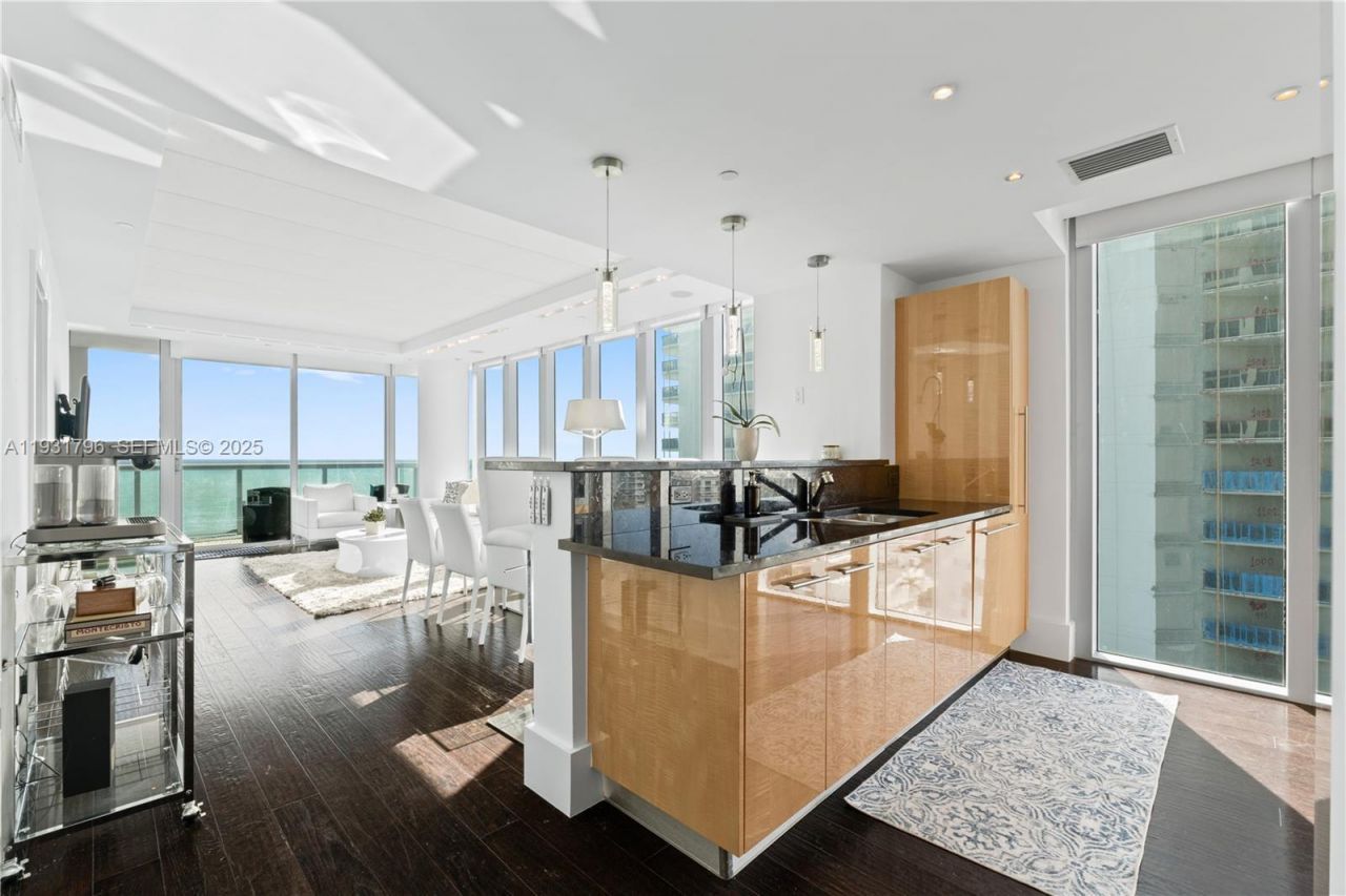 6799 Collins Ave, Unit 1005, Miami Beach, FL 33141 Photo