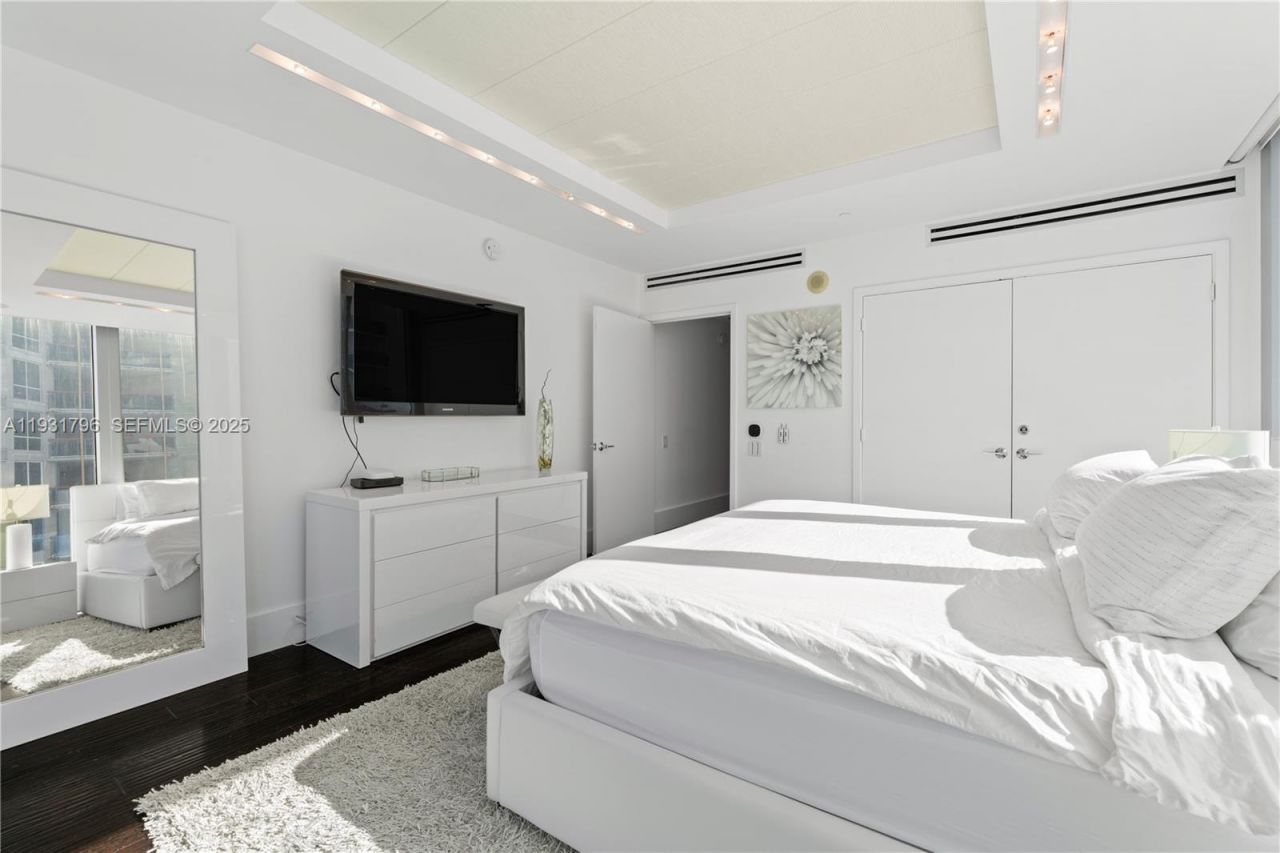 6799 Collins Ave, Unit 1005, Miami Beach, FL 33141 Photo