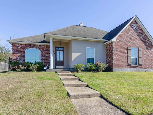 3837 Secretariat Dr, Baton Rouge, LA 70816