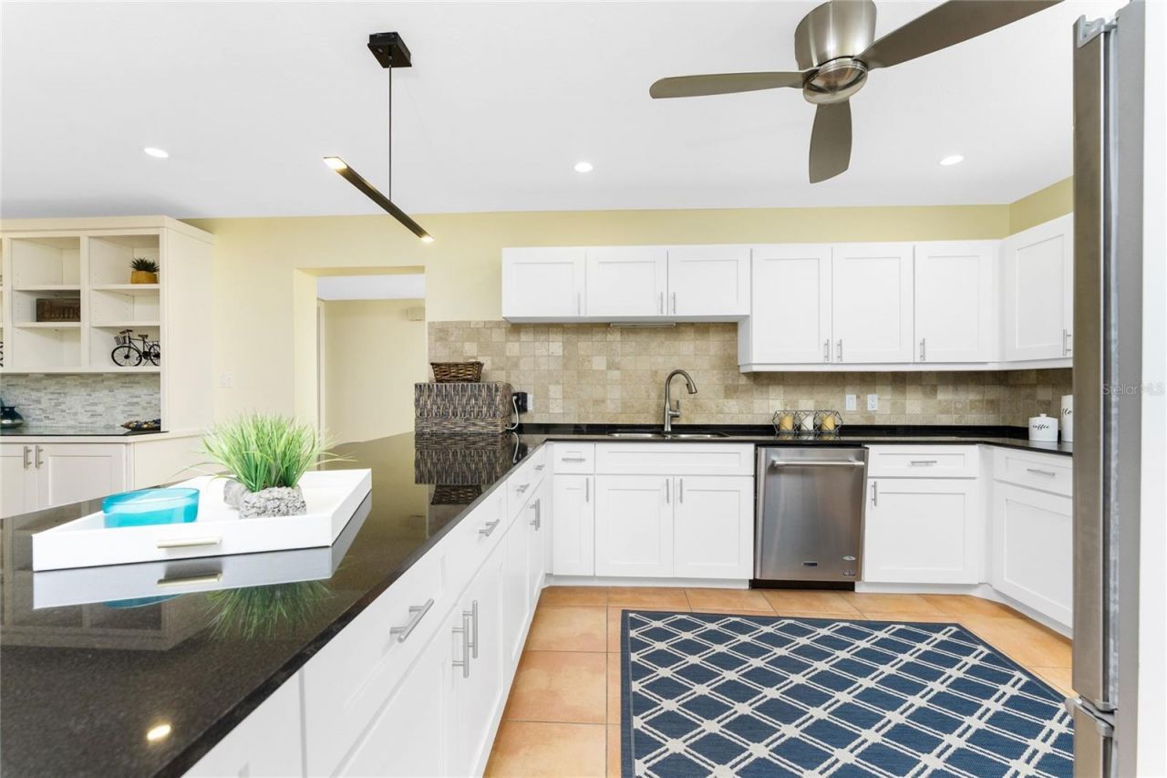 3230 South Shore Drive, Unit 33B, Punta Gorda, FL 33955 Photo