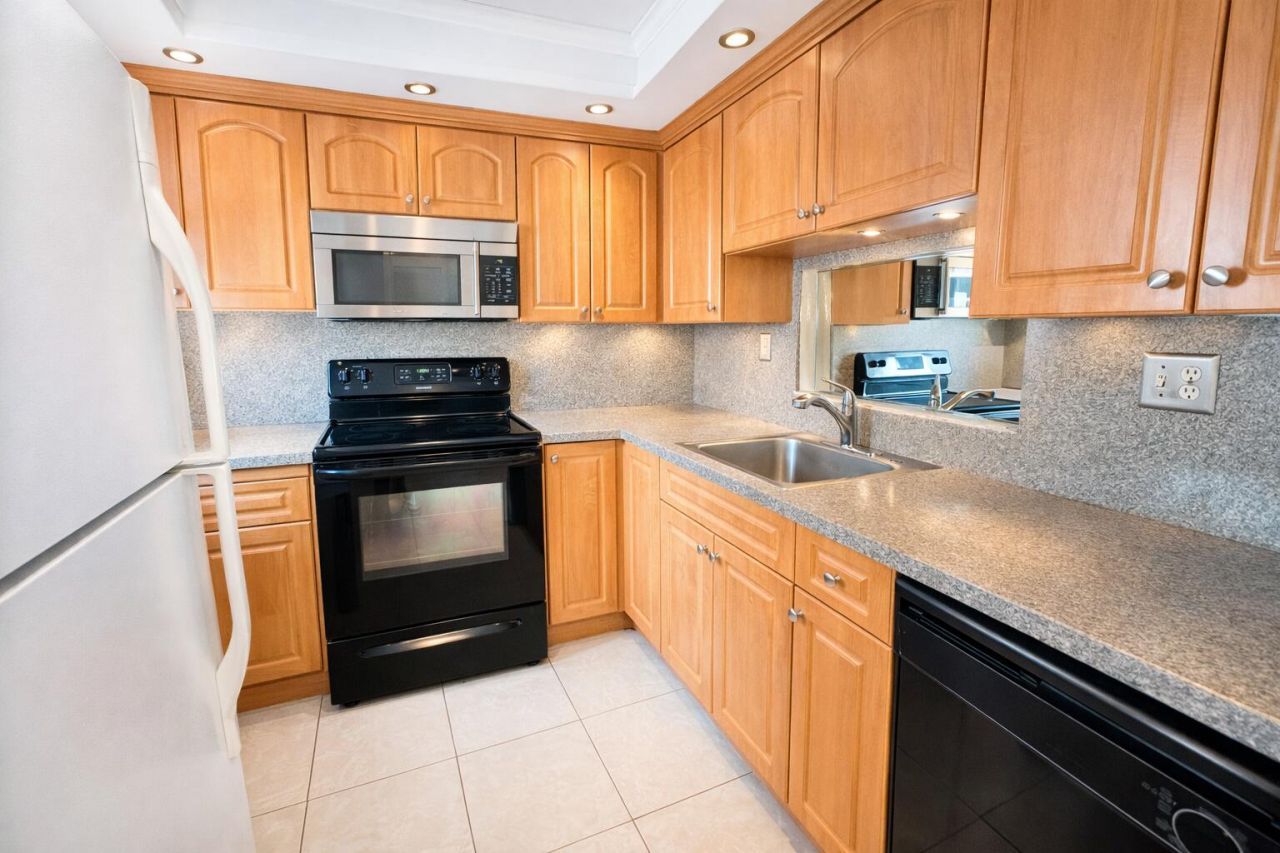 5041 W Oakland Park Boulevard, Unit 111, Lauderdale Lakes, FL 33313 Photo