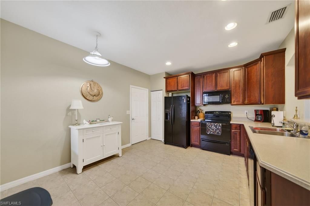 3372 Dandolo Cir, Cape Coral, FL 33909 Photo