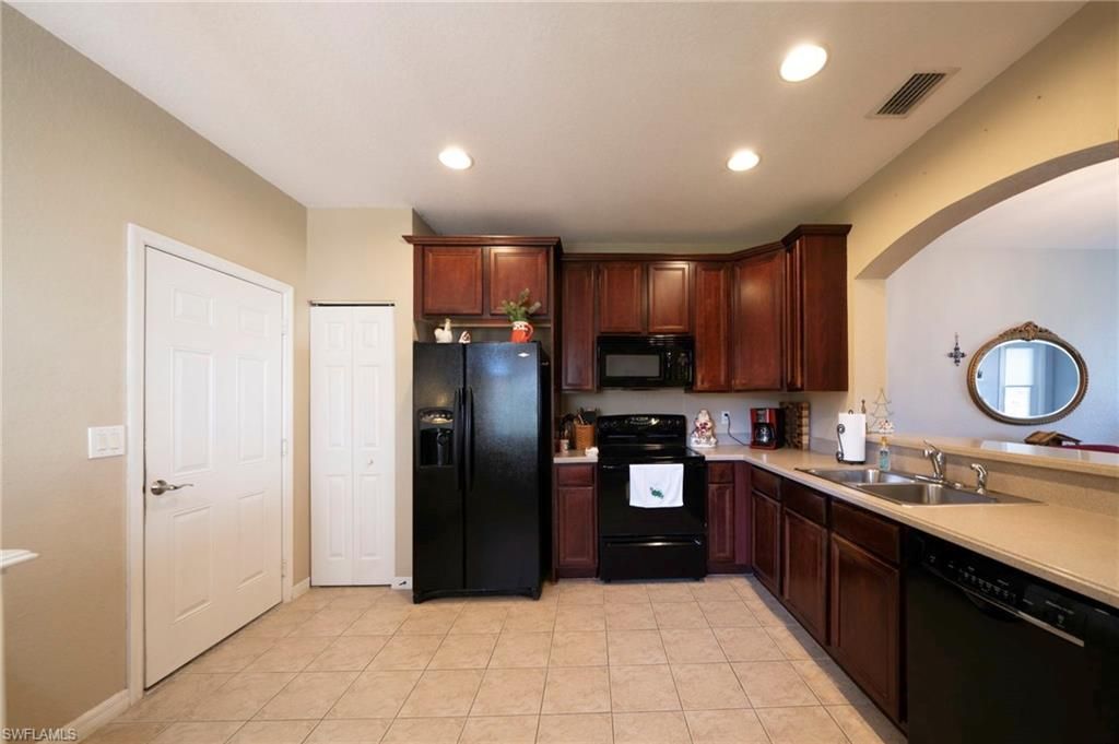 3372 Dandolo Cir, Cape Coral, FL 33909 Photo