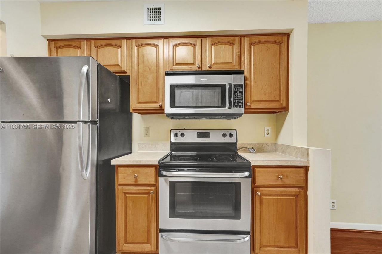 9833 Westview Dr, Unit 819, Coral Springs, FL 33076 Photo