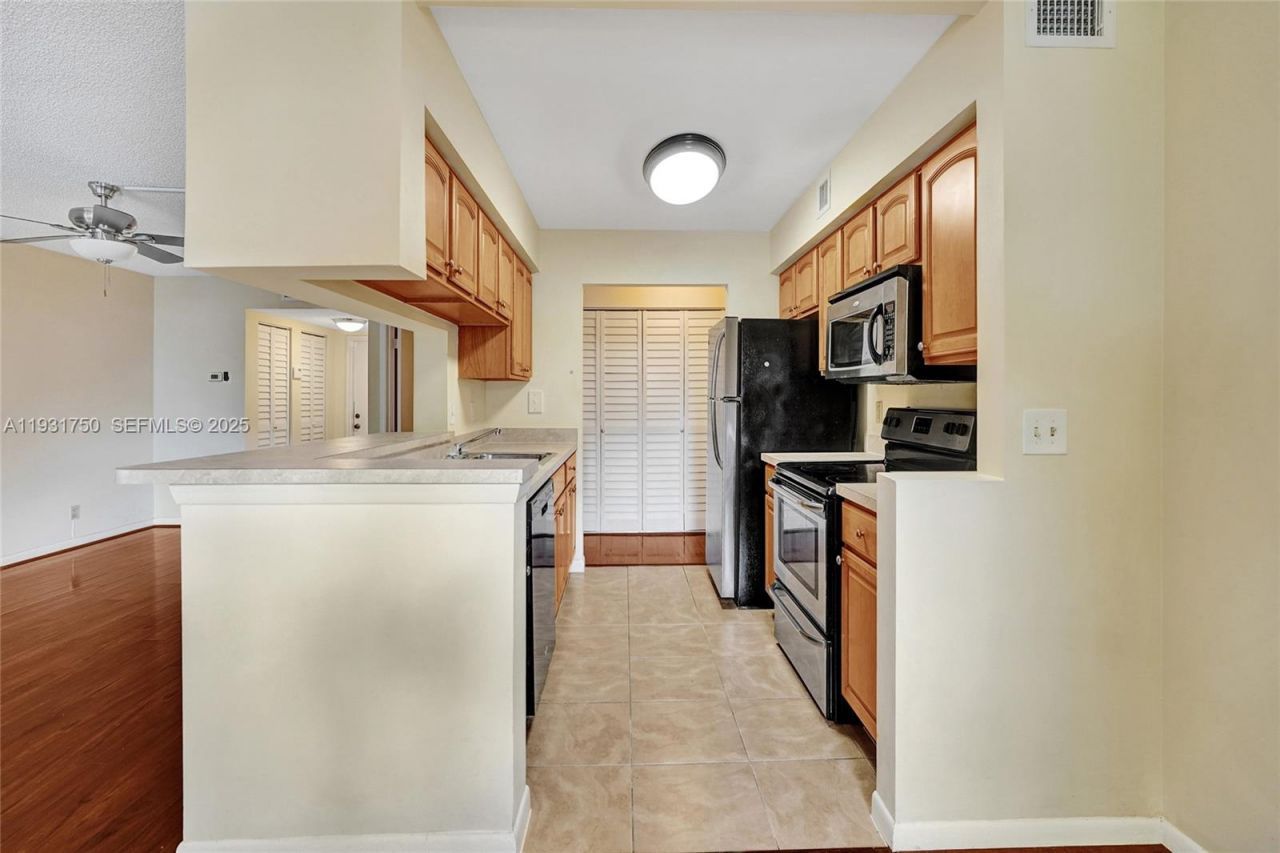 9833 Westview Dr, Unit 819, Coral Springs, FL 33076 Photo