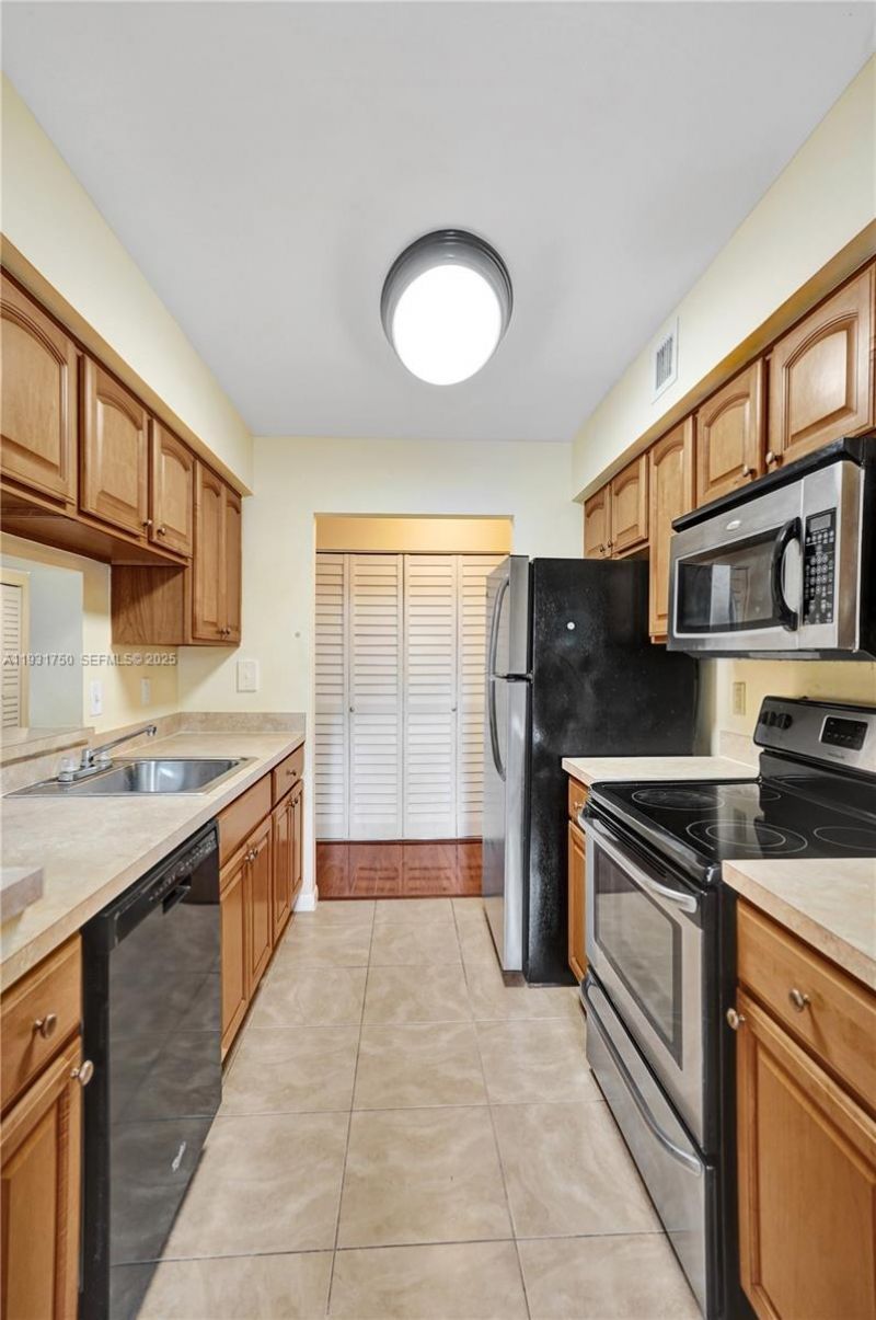 9833 Westview Dr, Unit 819, Coral Springs, FL 33076 Photo