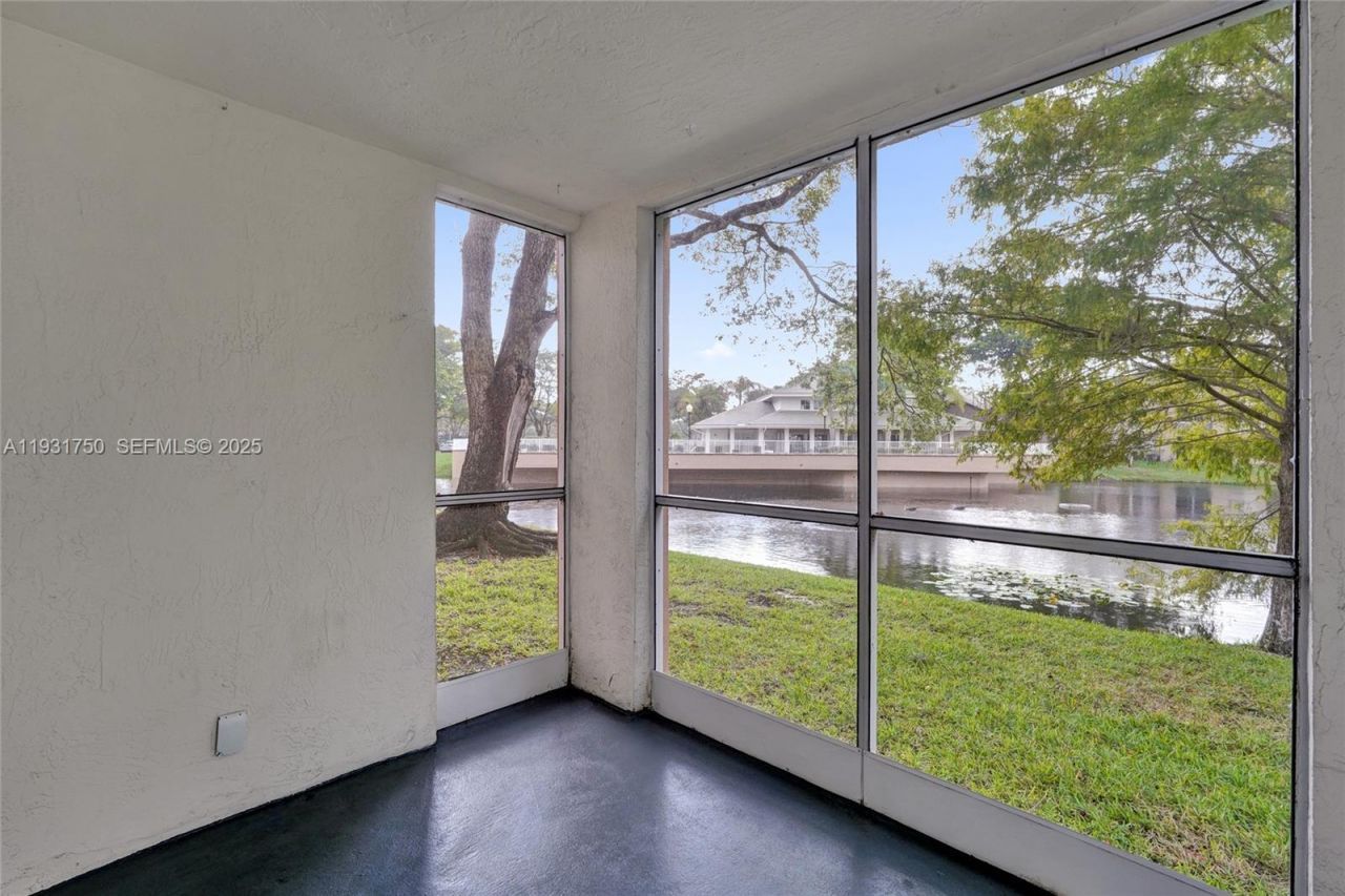 9833 Westview Dr, Unit 819, Coral Springs, FL 33076 Photo