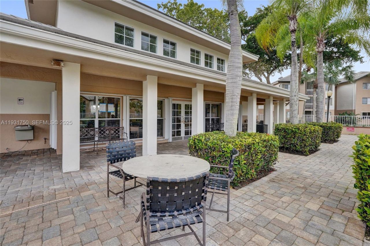 9833 Westview Dr, Unit 819, Coral Springs, FL 33076 Photo