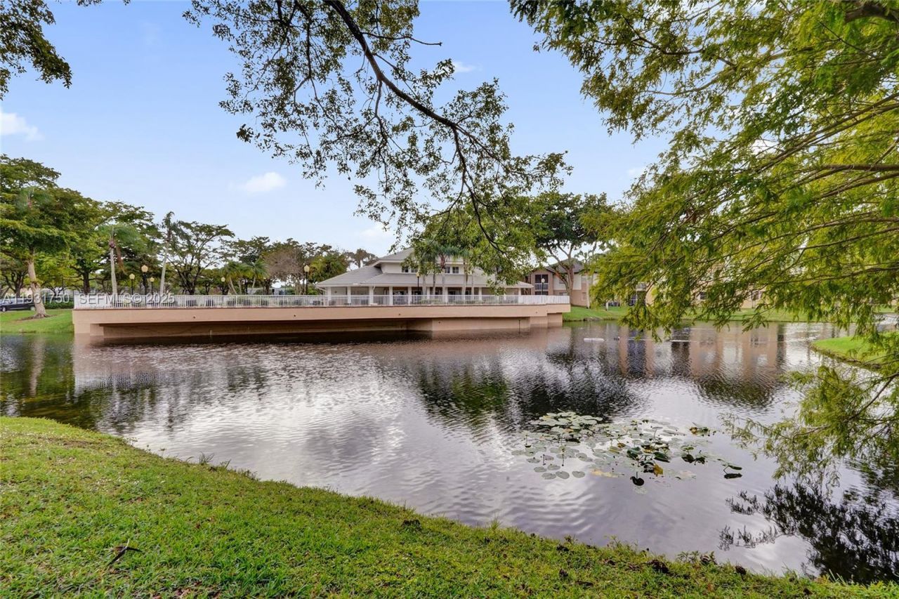 9833 Westview Dr, Unit 819, Coral Springs, FL 33076 Photo