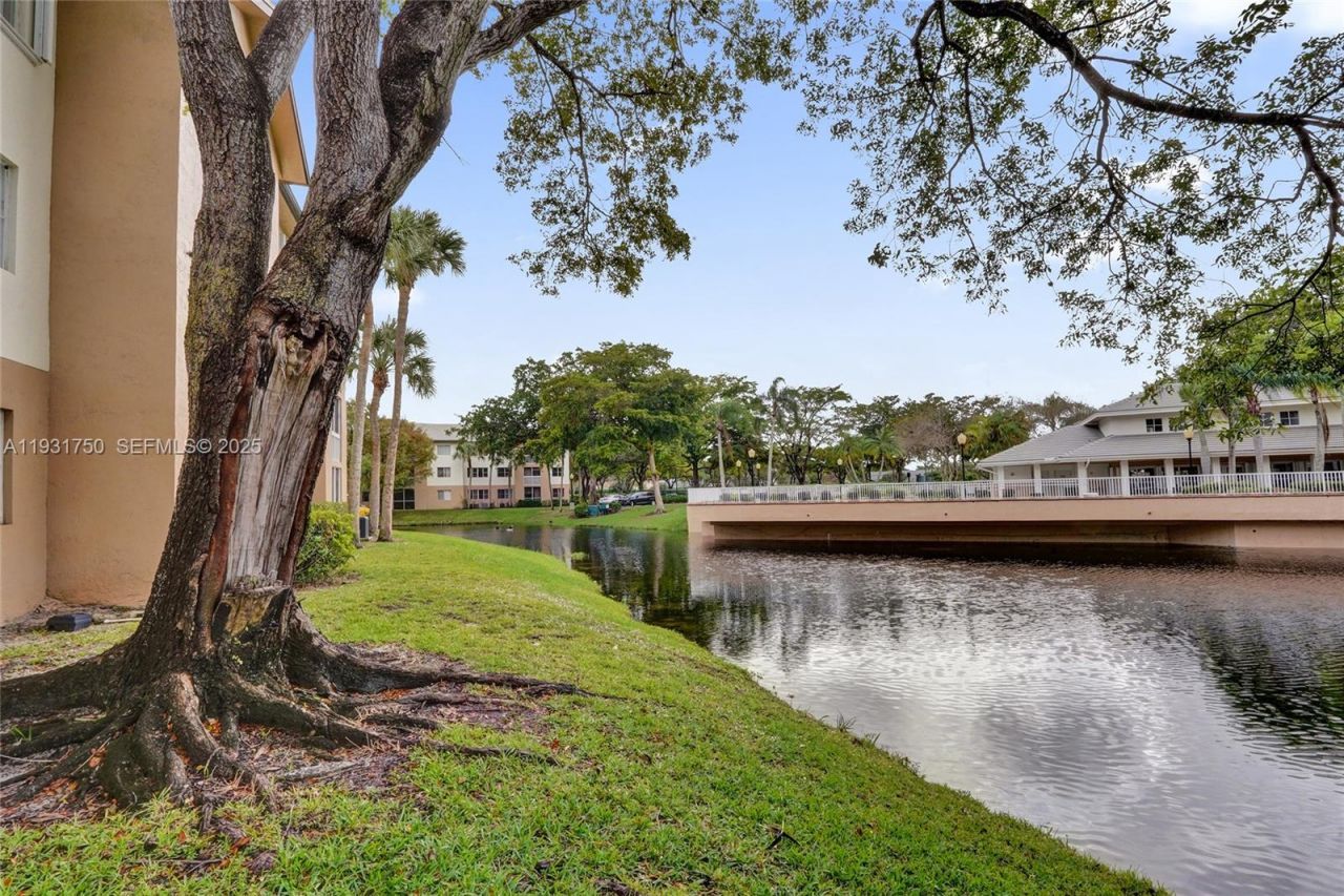 9833 Westview Dr, Unit 819, Coral Springs, FL 33076 Photo