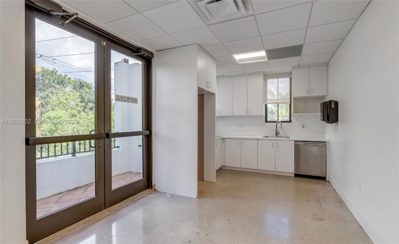 6900 SW 80th St , Miami, FL 33143 Photo