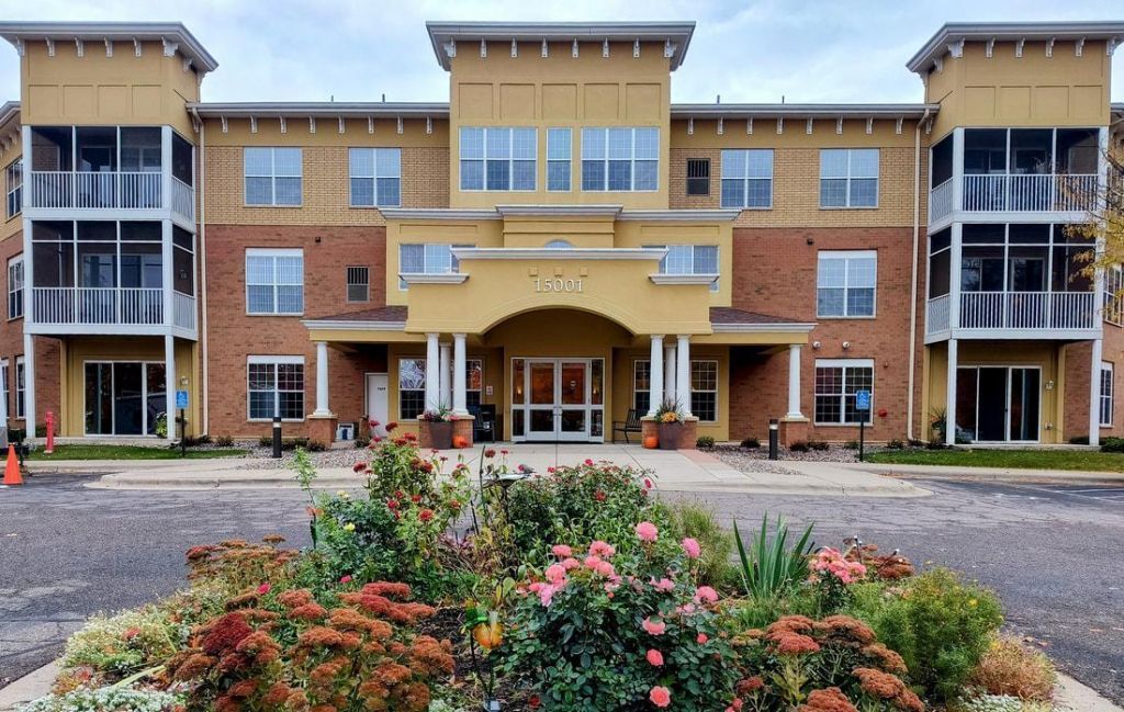 15001 Burnhaven Drive, Unit 104, Burnsville, MN 55306 Main Photo