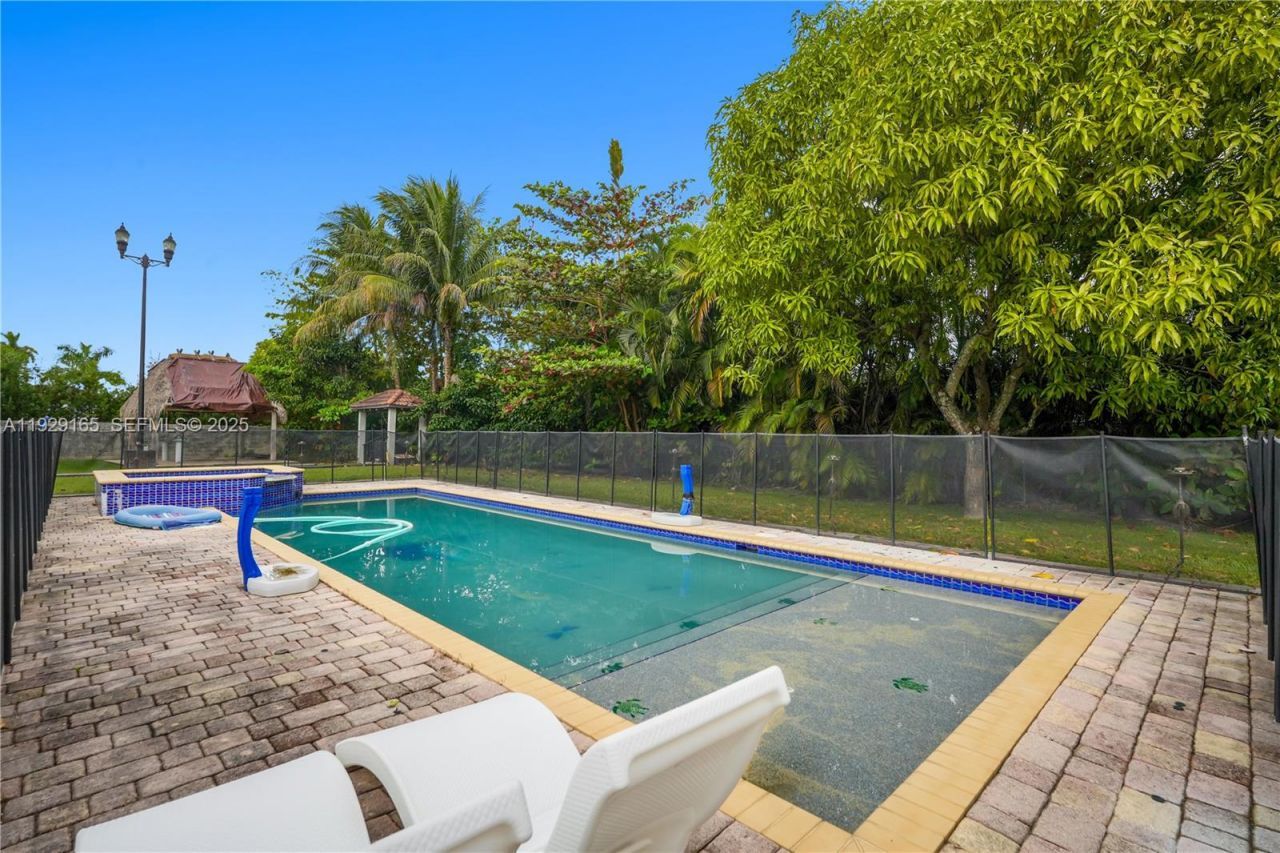 300 SW 123rd Ave , Miami, FL 33184 Photo