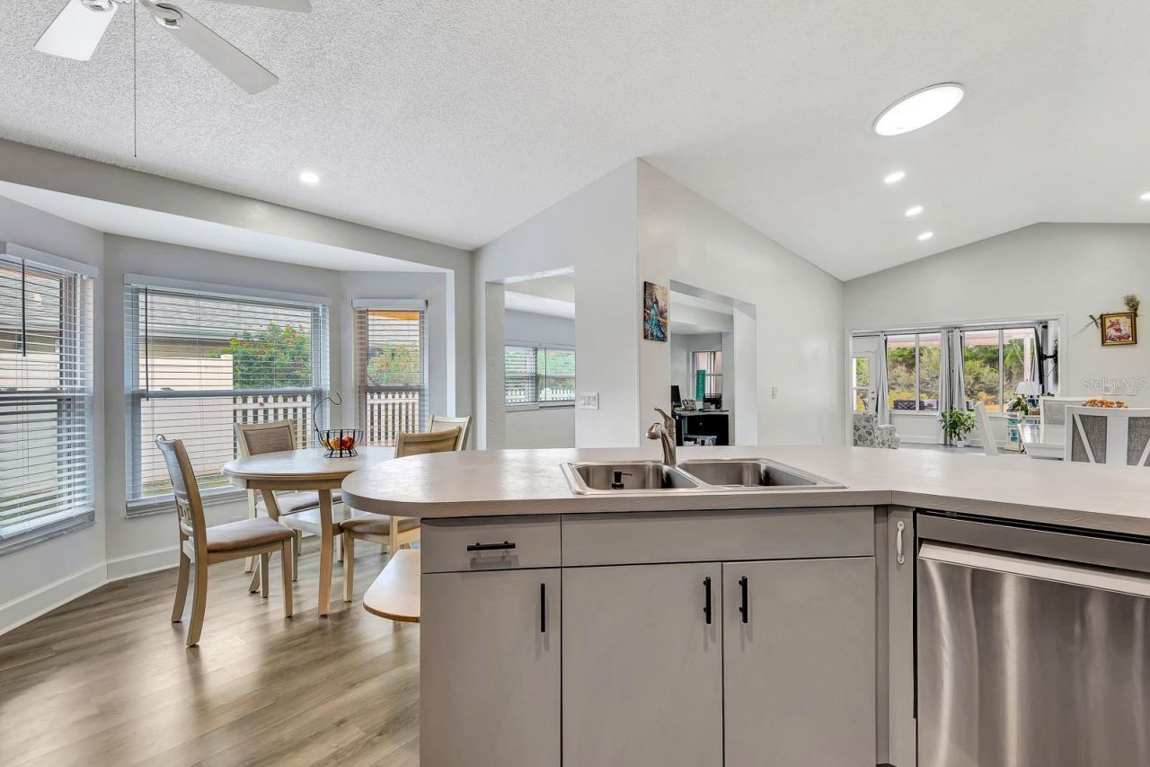 5304 72nd Street E, Bradenton, FL 34203 Photo