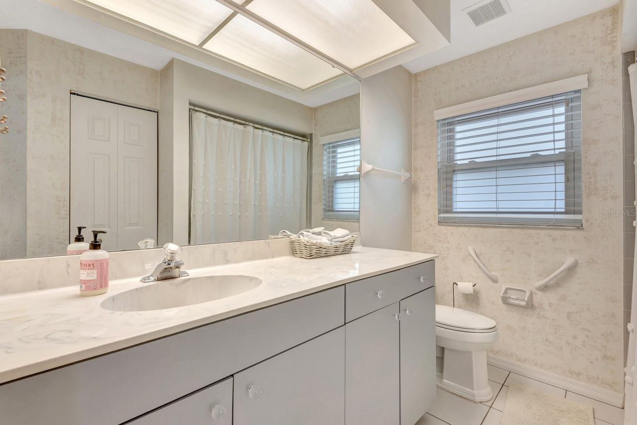 5304 72nd Street E, Bradenton, FL 34203 Photo