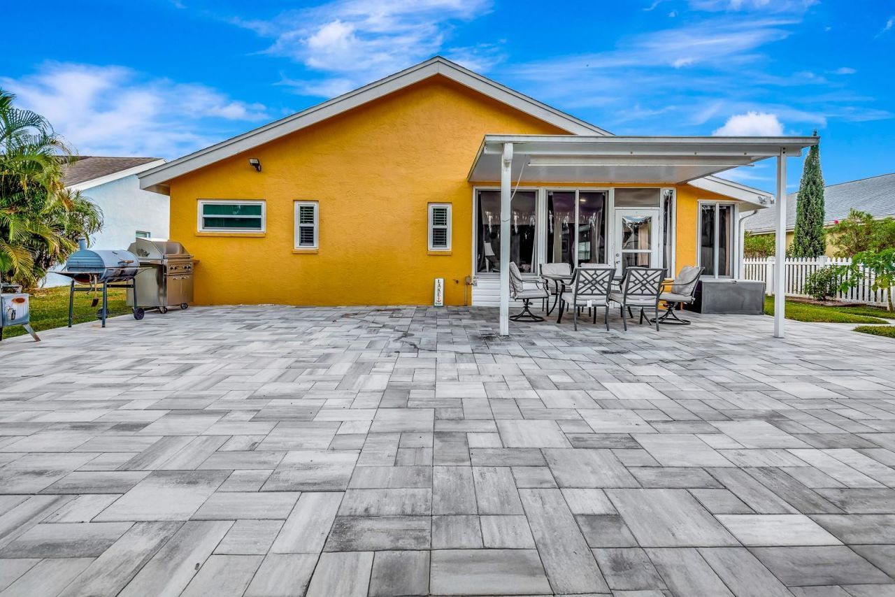 5304 72nd Street E, Bradenton, FL 34203 Photo