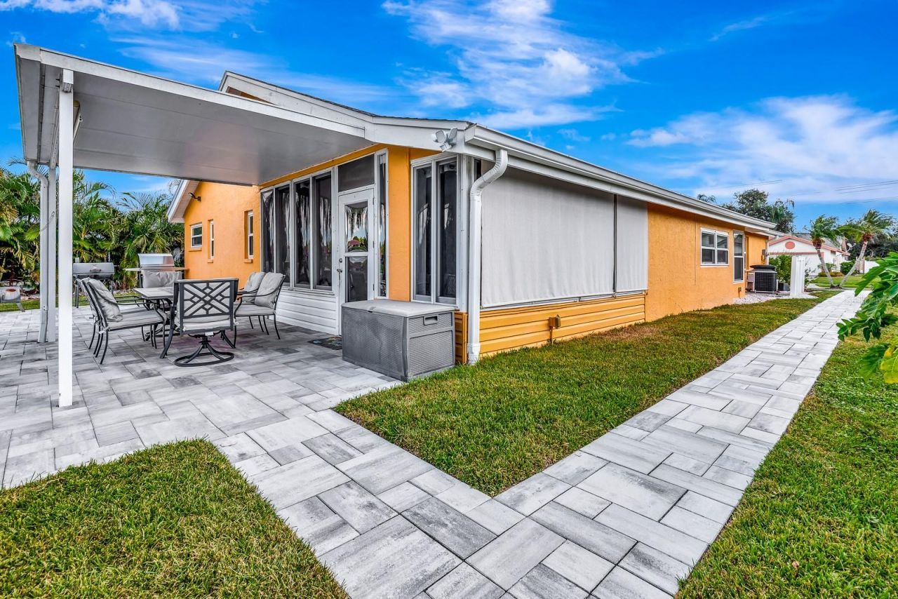 5304 72nd Street E, Bradenton, FL 34203 Photo